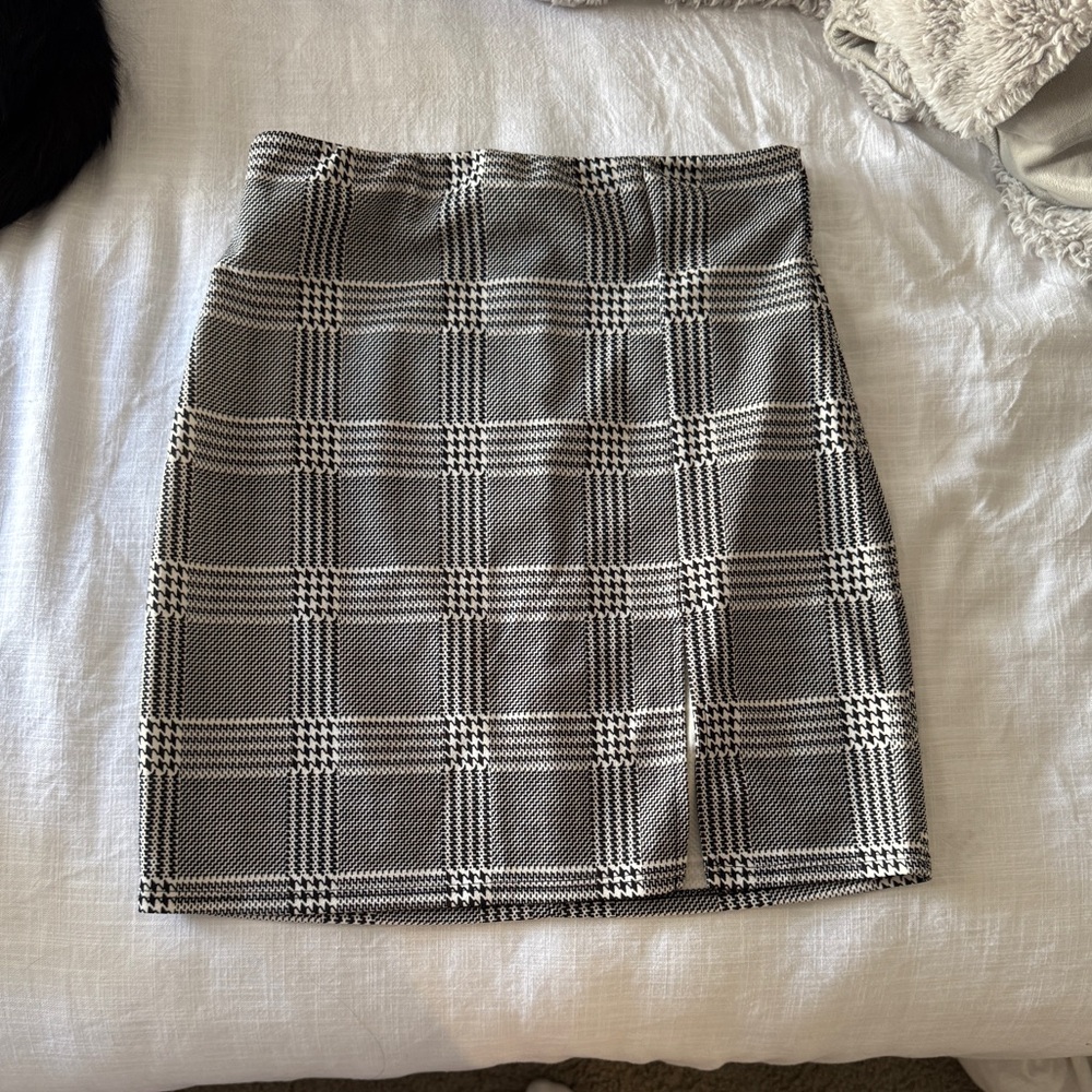 Classic Black and White Plaid Skirt